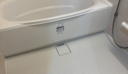 スタッコベージュが生む落ち着きと明るい浴室
