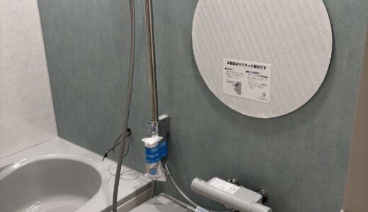 淡色のコントラストが映える洗練されたバランス浴室
