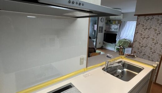 優しいブリーチドウッドの木目が癒してくれるキッチン