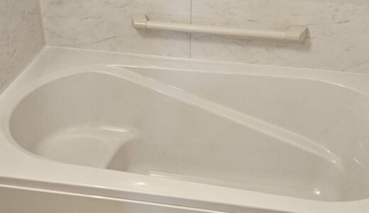 ホワイトストーンが映える品格のある浴室