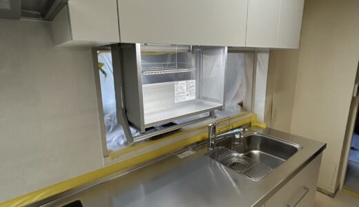 マットな扉で落ち着いた印象のラクエラ