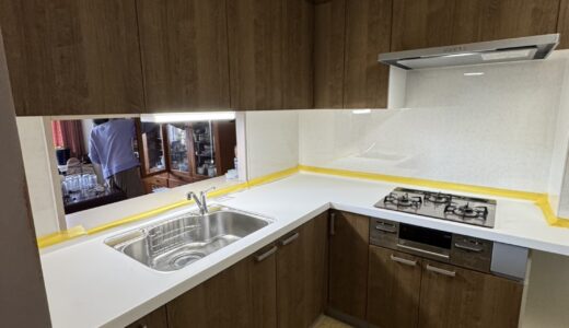 モカウッド×ホワイトのモダン空間に