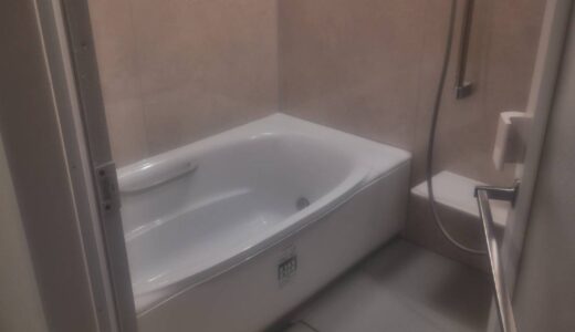 ゆったり入浴できる機能性を備えた浴室に