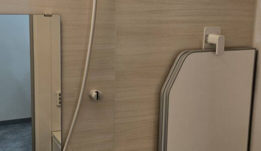 白基調から温もりを感じるナチュラルな浴室へ