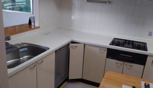 トッコアッシュブルーの落ち着きのあるキッチン