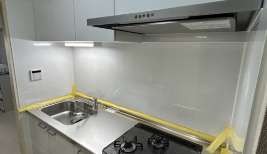 白一色の単調さを避け質感の差で表情をプラス