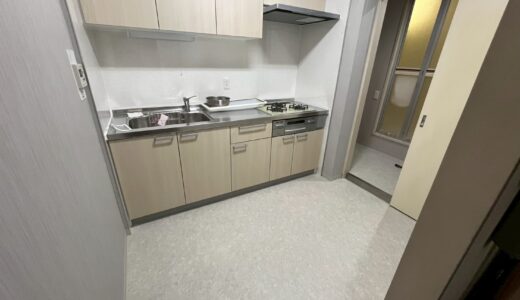 キッチンリフォーム ペールウッドのやわらかな印象の木目キッチン クリナップ ラクエラ