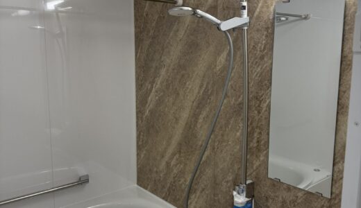 浴室リフォーム クオーチェトーブ壁パネルの落ち着いた浴室 LIXILリノビオV