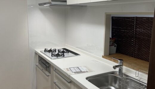 キッチンリフォーム 明るい白が空間になじむシンプルな構成 LIXIL リシェル