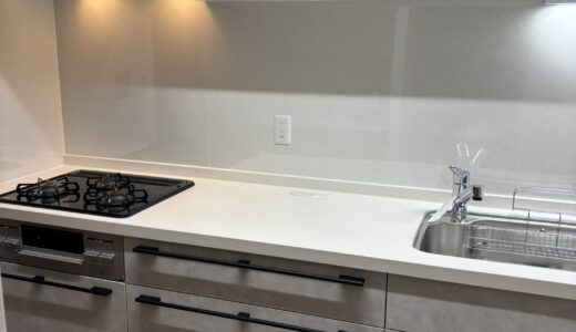 キッチンリフォーム 白を基調にした清潔感溢れる最高グレードキッチン LIXIL リシェル