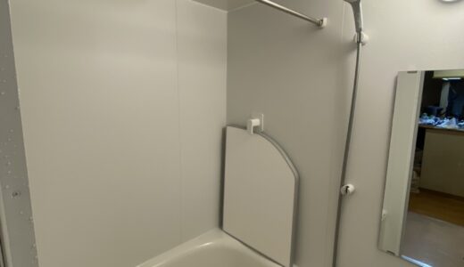 浴室リフォーム くるりんポイ排水口で掃除の手間を省いた明るい白の浴室 LIXILリノビオV