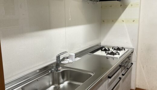 キッチンリフォーム ホワイトスタッコと全段スライド収納で快適にまとめた LIXIL リシェル