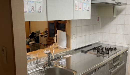 キッチンリフォーム 落ち着いた石目調と既存収納を組み合わせた LIXIL リシェル