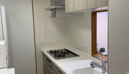 キッチンリフォーム  木目調とワークトップ一体型シンクで統一感を高めた LIXIL リシェル