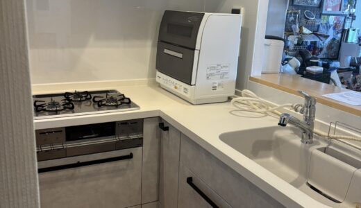 キッチンリフォーム 白で統一した一体感とブラック取手のアクセントが映える LIXIL リシェル