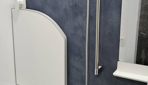 浴室リフォーム ブルーアクセントとミナモ浴槽で演出する爽やかで清潔な浴室空間　LIXIL リノビオV