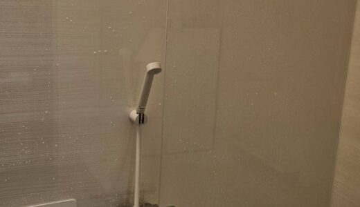 浴室リフォーム シャインウッドホワイト×アーチライン浴槽の温もりと清潔感の溢れる浴室　LIXIL リノビオVシリーズ Eタイプ