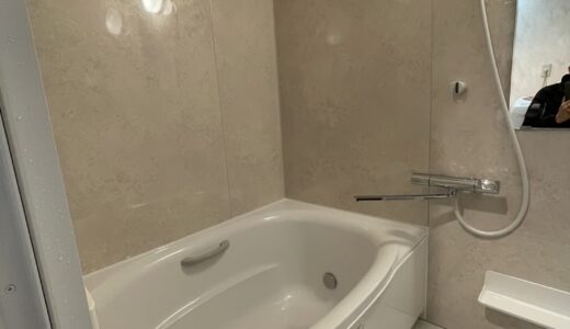 やさしいベージュでくつろぐ浴室