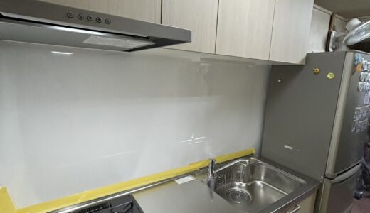 木のぬくもりと金属の輝きが共鳴するキッチン