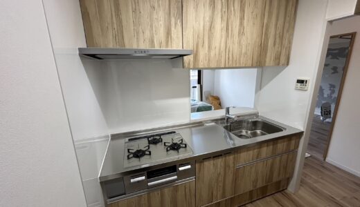 木の質感で生まれ変わる心地よいキッチン空間