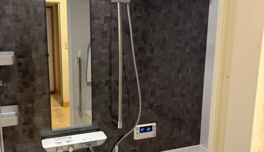 濃いグレーが生むシックで洗練された雰囲気