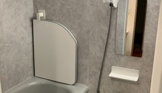 グレートーン×ホワイトの落ち着いた浴室に