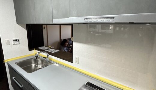 落ち着いたグレーでまとめたキッチン