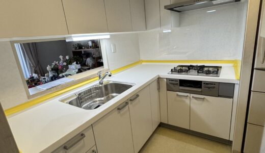 トーンホワイトと白系ワークトップの組み合わせ