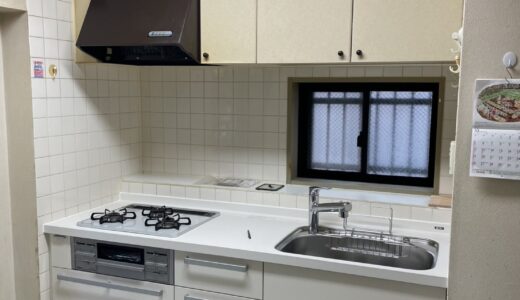 キッチンリフォーム 白い面材が空間を引き締める LIXIL リシェル