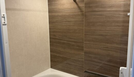 浴室リフォーム クルムホワイトの壁パネルで明るい空間 LIXIL リノビオV Fタイプ