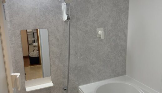 浴室リフォーム ストーンシェルグレー壁×ホワイト床の組み合わせの浴室 LIXILリノビオVシリーズ