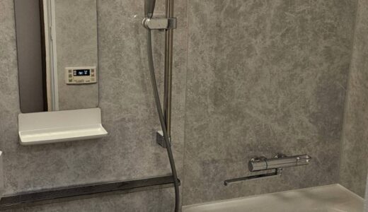 浴室リフォーム グレーのストーン調パネルで引き締めたシンプルバスルーム LIXIL リノビオVシリーズ