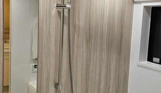 浴室リフォーム 木目パネルで空間を整えた落ち着きのある浴室TOTO マンションシンラ