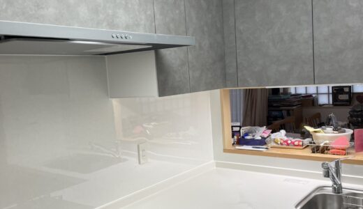 キッチンリフォーム 落ち着いた石目調と充実収納で空間に馴染む LIXIL リシェル