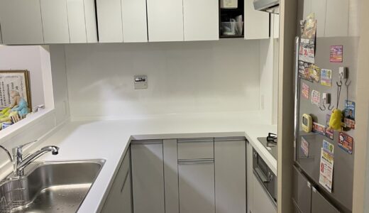 キッチンリフォーム 浄水栓と3口コンロで毎日の料理を快適に クリナップ ラクエラ