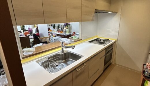 キッチンリフォーム 木目の温かみと充実機能で毎日の料理が楽しくなる クリナップ ラクエラ