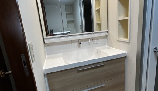 洗面所リフォーム ライトオークの温かみが映える清潔感あふれるナチュラル洗面空間 LIXILクレヴィ