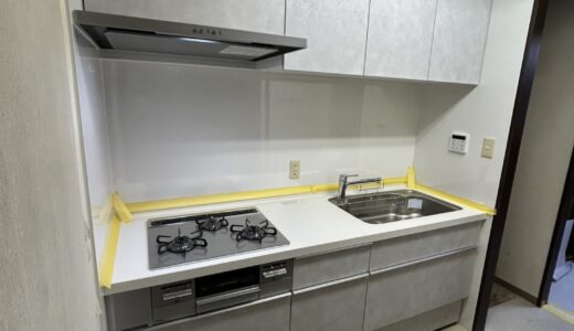 キッチンリフォーム 白の石目調と全段スライド収納で使いやすさを整えた LIXIL シエラS