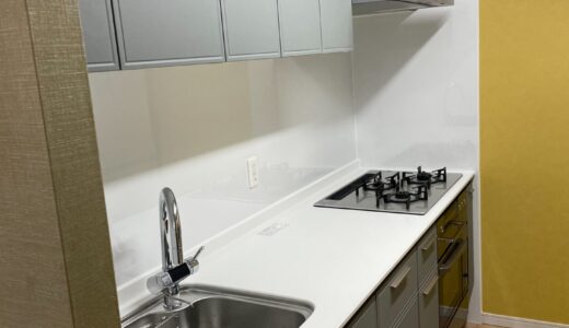 キッチンリフォーム 人造大理石の輝きとオリーブグレーの深みが映える洗練モダンキッチン LIXILノクト