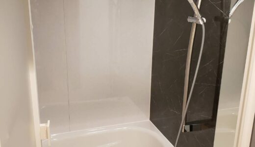 モノクロの美が融合する、黒と白の洗練浴室