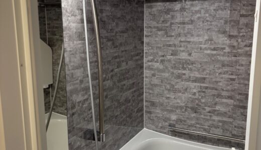 落ち着きと洗練さを両立したクレアライトグレーの浴室