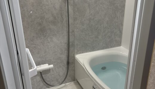 １日の疲れを癒す上質なグレーのバスルーム