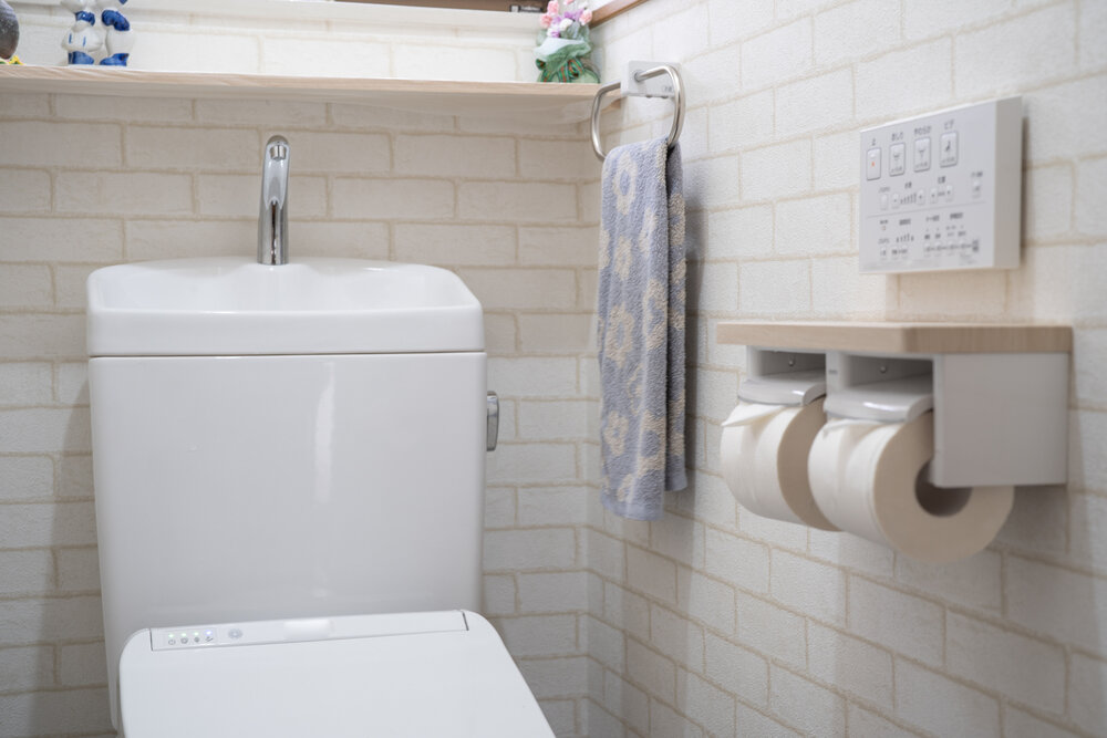 トイレを和式から洋式に変えるリフォームのメリット・デメリットは？　相場や工期、注意点を解説