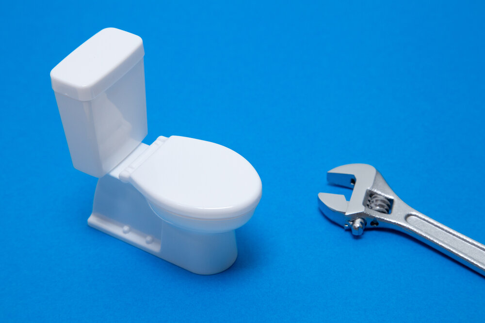 【症状別】トイレの水漏れが起こる原因は？　応急処置の仕方や対処法、注意点を解説