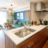 戸建てのキッチンリフォームの費用相場は150万円？ | 事例や成功のポイントを紹介