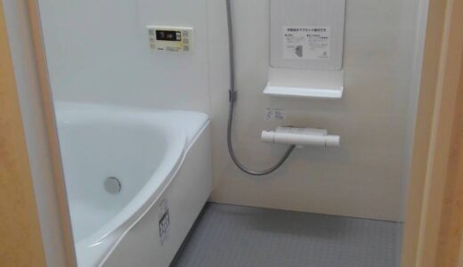 シャイウッドホワイトの優しい木目が癒しのバスルーム