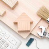 屋根リフォームの費用はどれくらい? 主な工法や依頼の流れも解説