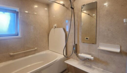 やわらかなベージュで包まれる上品なバスルーム