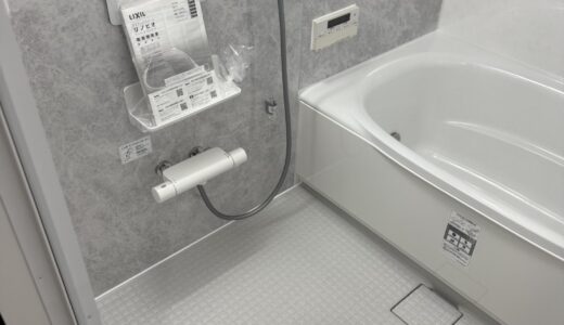 明るく洗練されたモダンデザインバス