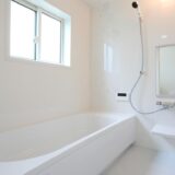 ユニットバスの耐用年数は何年？交換を検討すべき劣化のサインやユニットバス交換の費用相場を解説